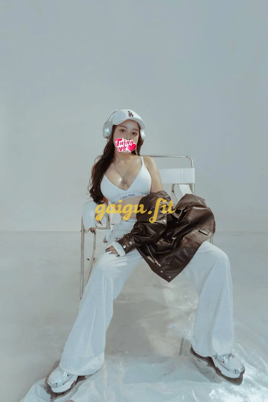 KHÁNH HUYỀN NGỰC TO BODY MƯỢT - NỒNG NÀN QUYẾN RŨ LÀM TÌNH CỰC PHÊ