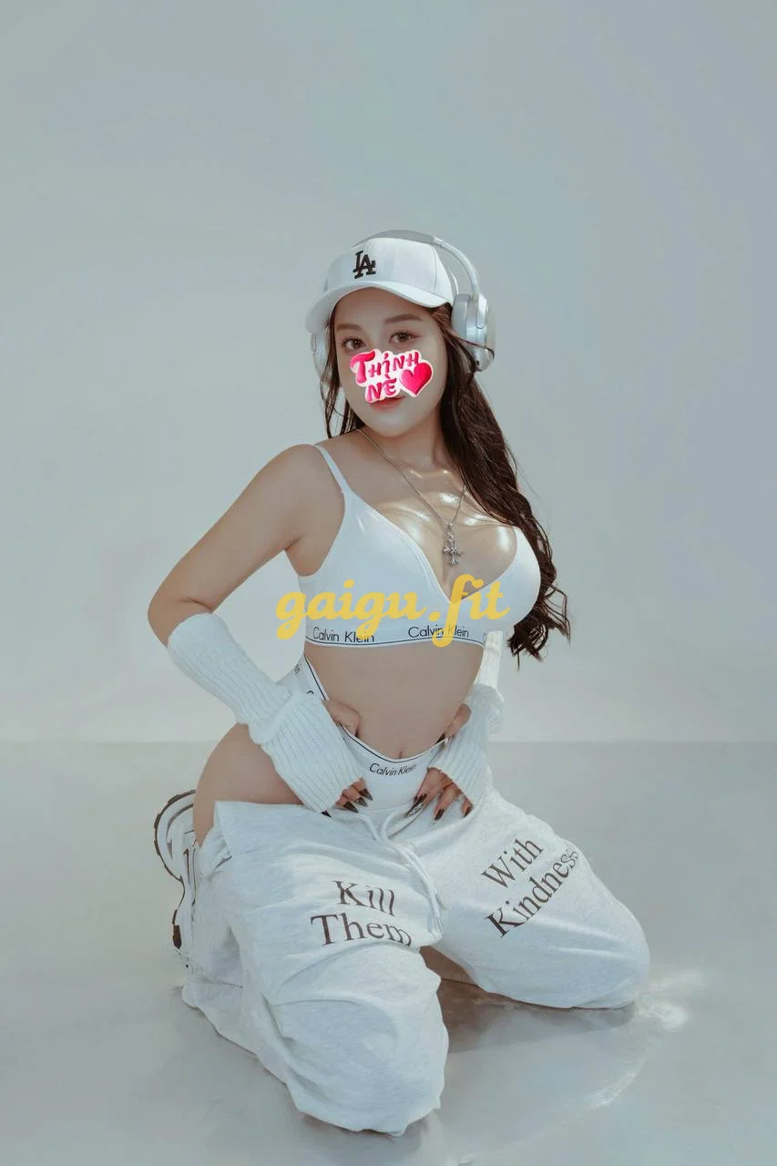 KHÁNH HUYỀN NGỰC TO BODY MƯỢT - NỒNG NÀN QUYẾN RŨ LÀM TÌNH CỰC PHÊ