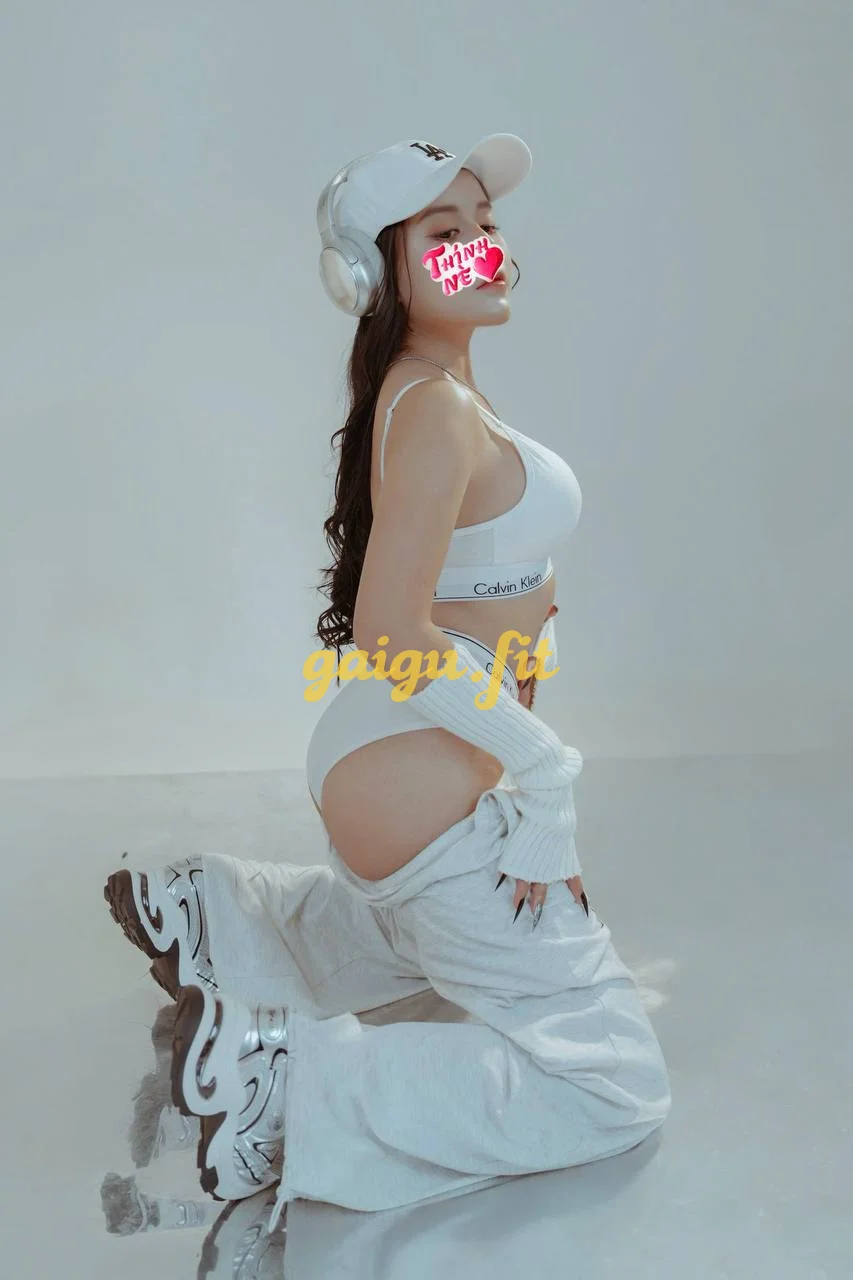 KHÁNH HUYỀN NGỰC TO BODY MƯỢT - NỒNG NÀN QUYẾN RŨ LÀM TÌNH CỰC PHÊ