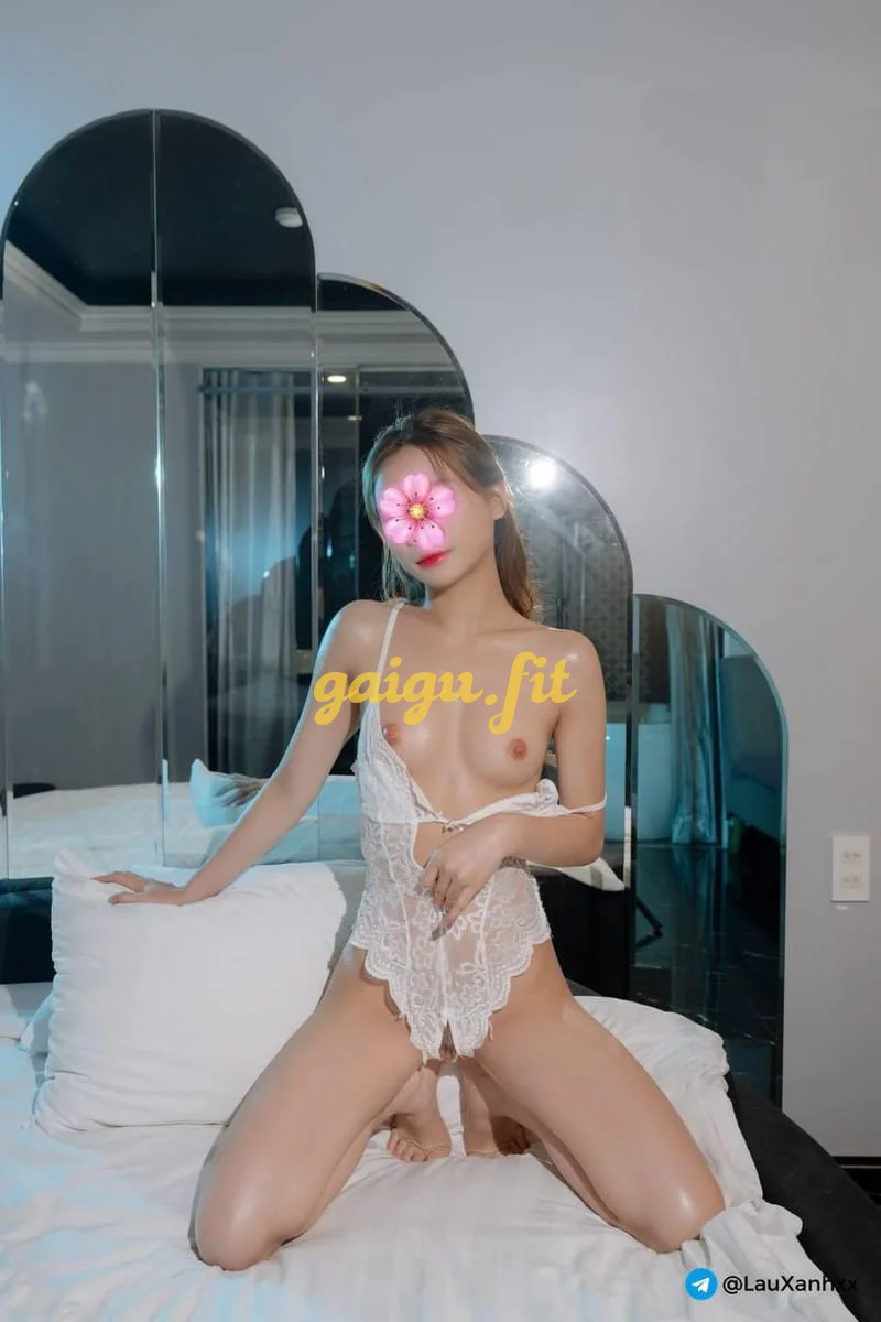 Tiểu Vy - Em Gái Miền Tây Xinh Xắn Da Trắng Mông To