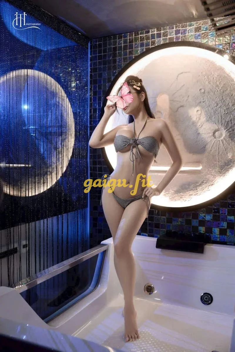 **HOT HOT HOT** LUCY Gái sang Giao tiếp giỏi thích hợp tiếp Boos