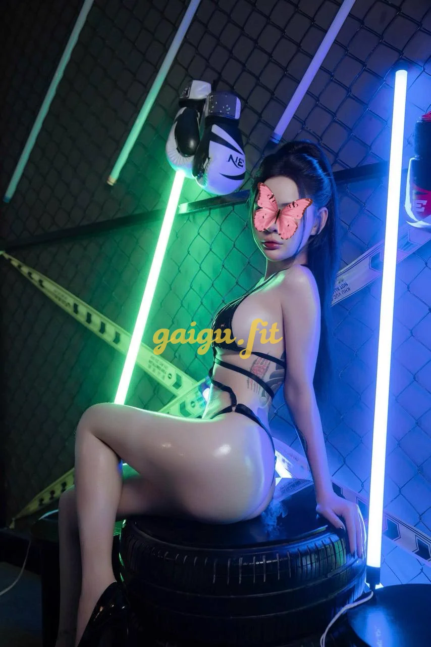 NEW THƯ KÌ 2K5 SỞ HỮU DÁNG ĐẸP VỚI BỘ NGỰC VÔ CÙNG GỢI CẢM CHIỀU KHÁCH