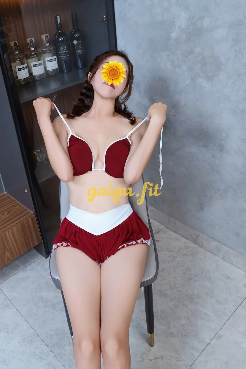 Ngọc Linh Khuôn Mặt Gợi Tình - Vú Bím Tuyệt Đẹp - Tình Cảm Ngọt Ngào - Sexy và Quyến Rũ