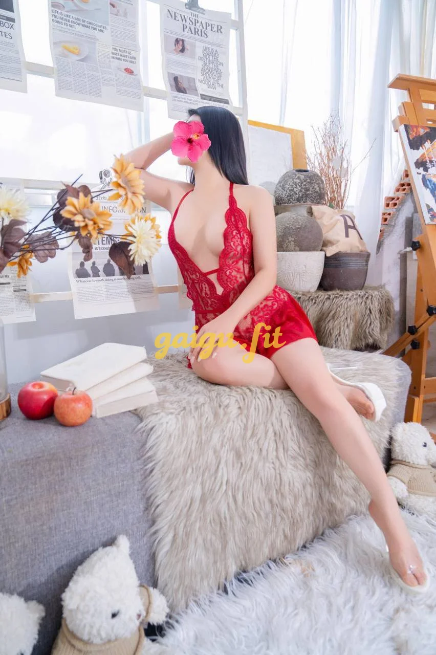 MINH TRANG XINH XẮN MÌNH DÂY CÂY CẢNH BÚ LIÊM CU CỰC DÂM VÀ CHIỀU KHÁCH