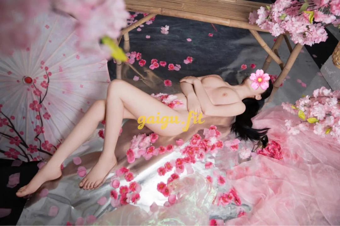 🌼 Bé Bi 🌼 dáng cao mình dây - thăng hoa cảm xúc với vẻ đẹp dịu dàng quyến rũ