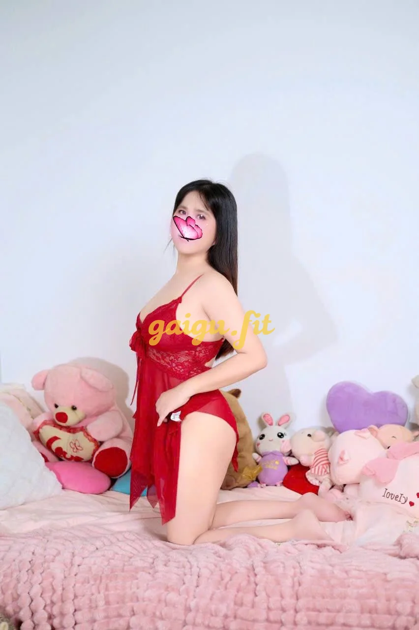 MỸ LAN LẦN ĐẦU LÀM WEB NGỰC TO MÔNG BỰ BÚ CU LÚC CÁN CỰC DÂM VÀ CHIỀU KHÁCH