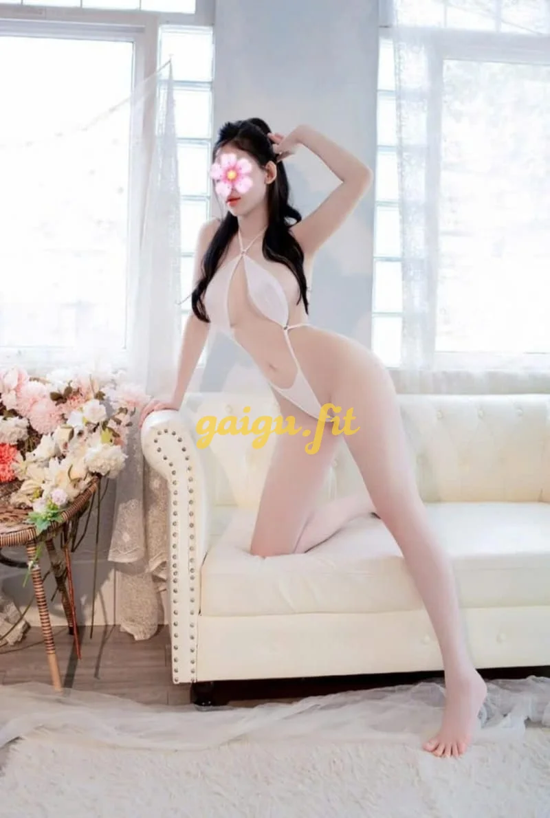 Phương Anh 2k2 - Cô Gái Mới Lớn Mặt Xinh Dáng Đẹp Rất Chiều Khách