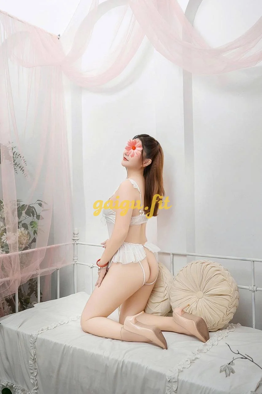 THANH THANH XINH GÁI CHIỀU KHÁCH