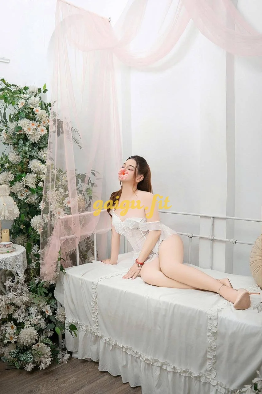 THANH THANH XINH GÁI CHIỀU KHÁCH