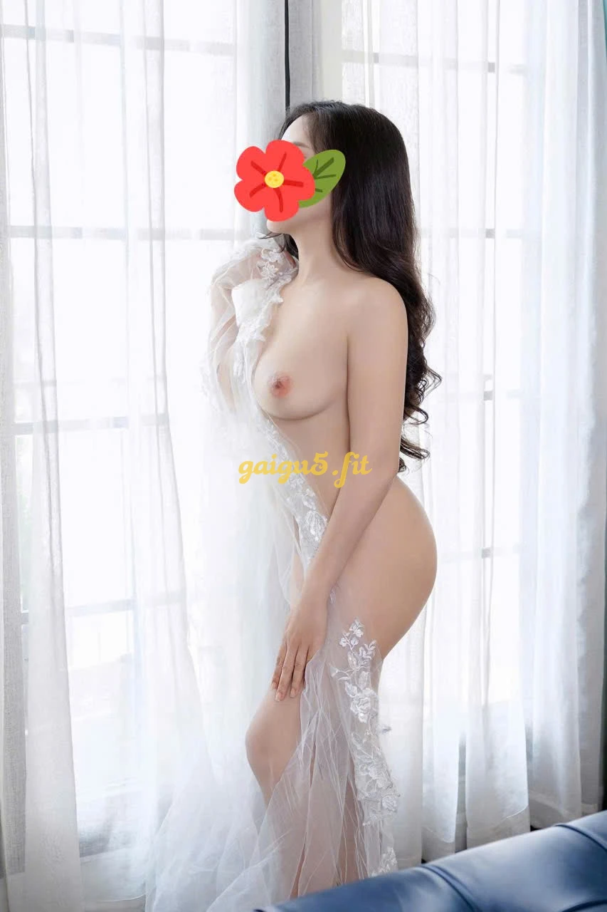 Kim Anh- Dáng cao, thon thả cực phẩm trong tầm giá.