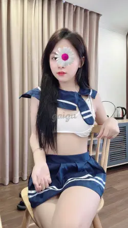 NEW BÉ LAM HOTGIRL XINH NON