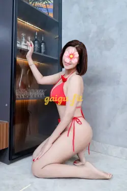 PHƯƠNG ANH --- XINH, DÂM, CHIỀU KHÁCH